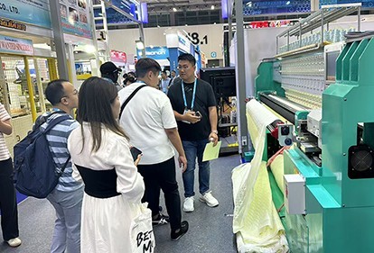Grand debut at Canton Fair | Our double-row machine overlock sewing machine amazed everyone and led the new trend of efficient sewing.